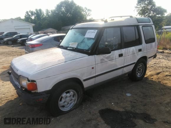 ✅ 1995 Land Rover Discovery SD • VIN: SALJY1246SA139686 • Лот: 42571924. Опубликован ранее на IAAI с пробегом Не указан. Бесплатный доступ к архиву аукционных продаж из США и подробный отчёт об истории автомобиля на DreamBid. Изображение 2.