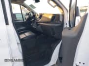 ✅ 2022 Ford Transit Passenger XLT • VIN: 1FBAX2Y80NKA74041 • Lot: 43648584. Wystawiony na IAAI z przebiegiem 198 617 mil. Bezpłatny archiwum sprzedaży aukcyjnych z USA i szczegółowy raport historii pojazdu na DreamBid. Zdjęcie 5.