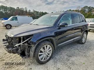 ✅ 2014 Volkswagen Tiguan S • VIN: WVGAV3AX0EW612542 • Lot: 93687315. Wystawiony na Copart z przebiegiem 118 692 mil. Bezpłatny archiwum sprzedaży aukcyjnych z USA i szczegółowy raport historii pojazdu na DreamBid. Zdjęcie 1.