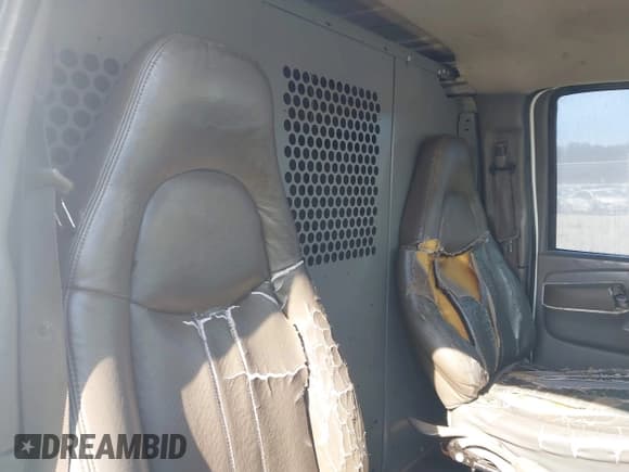 ✅ 2009 Chevrolet Express Cargo • VIN: 1GCFG15X491103415 • Lot: 43588282. Listed on IAAI with 324,229 mi. Free auction sales archive from the USA and detailed vehicle history report at DreamBid. Image 8.