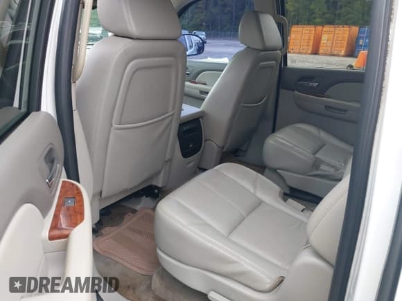 ✅ 2008 Chevrolet Suburban LTZ • VIN: 1GNFC16098J220975 • Лот: 42340341. Опубликован ранее на IAAI с пробегом 301 534 миль. Бесплатный доступ к архиву аукционных продаж из США и подробный отчёт об истории автомобиля на DreamBid. Изображение 8.