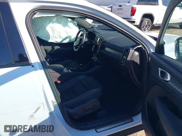 ✅ 2025 Volvo XC40 Plus Dark Theme • VIN: YV4L12UC2S2555370 • Лот: 43551919. Опубликован ранее на IAAI с пробегом 14 654 миль. Бесплатный доступ к архиву аукционных продаж из США и подробный отчёт об истории автомобиля на DreamBid. Изображение 5.