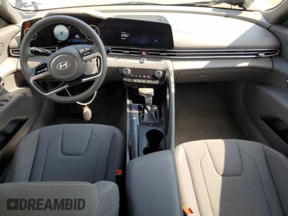 2024 Hyundai Elantra SEL с VIN KMHLM4DG3RU674564, выставлен на аукционе Copart как лот 67455875 с пробегом 45 859 миль миль и Чистый • Clean title. История ставок и продаж доступна на DreamBid. Изображение 8.