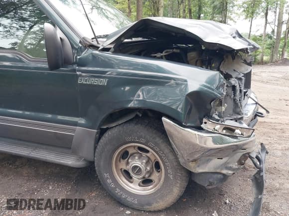 ✅ 2002 Ford Excursion Special Serv • VIN: 1FMNU41S52EA52744 • Lot: 42788655. Listed on IAAI with 197,289 mi. Free auction sales archive from the USA and detailed vehicle history report at DreamBid. Image 12.