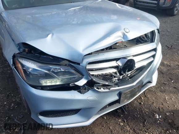 ✅ 2014 Mercedes-Benz E 250 Luxury • VIN: WDDHF9HB4EA894491 • Lot: 43696575. Wystawiony na IAAI z przebiegiem 107 694 mil. Bezpłatny archiwum sprzedaży aukcyjnych z USA i szczegółowy raport historii pojazdu na DreamBid. Zdjęcie 6.