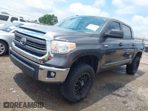 ✅ 2016 Toyota Tundra SR5 • VIN: 5TFDW5F13GX499195 • Lot: 42462431. Listed on IAAI with 105,647 mi. Free auction sales archive from the USA and detailed vehicle history report at DreamBid. Image 2.