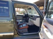 ✅ 2006 Jeep Commander Limited • VIN: 1J8HH58N86C357645 • Lot: 43176582. Wystawiony na IAAI z przebiegiem 52 078 mil. Bezpłatny archiwum sprzedaży aukcyjnych z USA i szczegółowy raport historii pojazdu na DreamBid. Zdjęcie 5.