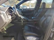 ✅ 2016 Porsche Cayenne Diesel • VIN: WP1AF2A2XGKA42512 • Lot: 93072385. Wystawiony na Copart z przebiegiem 142 178 mil. Bezpłatny archiwum sprzedaży aukcyjnych z USA i szczegółowy raport historii pojazdu na DreamBid. Zdjęcie 7.