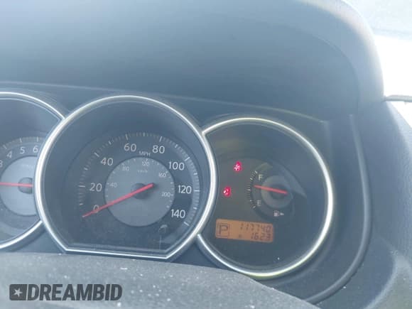 ✅ 2008 Nissan Versa S • VIN: 3N1BC13E18L354186 • Lot: 42454803. Wystawiony na IAAI z przebiegiem 117 740 mil. Bezpłatny archiwum sprzedaży aukcyjnych z USA i szczegółowy raport historii pojazdu na DreamBid. Zdjęcie 7.