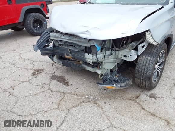 2018 Mitsubishi Outlander SE with VIN JA4AD3A35JZ055117, listed as a IAAI auction lot 41955013 with 142,906 mi miles and . Bid and sale history available at DreamBid. Image 6.