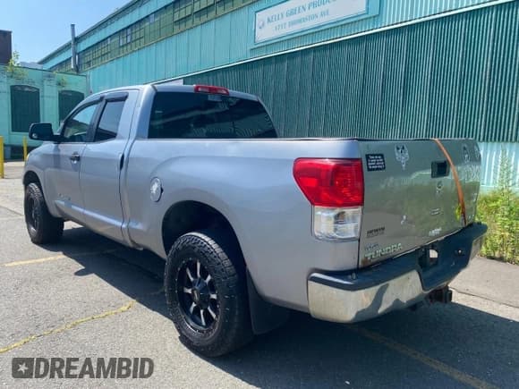 ✅ 2010 Toyota Tundra • VIN: 5TFUM5F11AX01281 • Lot: 66980935. Listed on Copart with 308,906 mi. Free auction sales archive from the USA and detailed vehicle history report at DreamBid. Image 3.