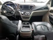 ✅ 2018 Chrysler Pacifica Touring L • VIN: 2C4RC1BG9JR124516 • Лот: 71738455. Опубликован ранее на Copart с пробегом 168 762 миль. Бесплатный доступ к архиву аукционных продаж из США и подробный отчёт об истории автомобиля на DreamBid. Изображение 8.