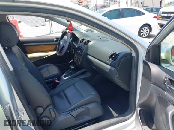 ✅ 2006 Volkswagen Jetta 2.5L • VIN: 3VWSG71K26M624575 • Лот: 42184114. Опубликован ранее на IAAI с пробегом 164 182 миль. Бесплатный доступ к архиву аукционных продаж из США и подробный отчёт об истории автомобиля на DreamBid. Изображение 5.