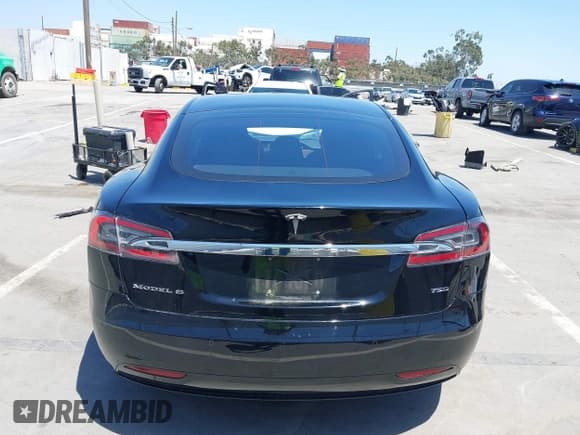 ✅ 2019 Tesla Model S 75D • VIN: 5YJSA1E22KF304098 • Lot: 42293794. Listed on IAAI with 49,545 mi. Free auction sales archive from the USA and detailed vehicle history report at DreamBid. Image 16.