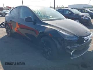 ✅ 2023 Tesla Model Y Long Range • VIN: 7SAYGAEE5PF879096 • Lot: 43230827. Wystawiony na IAAI z przebiegiem 25 665 mil. Bezpłatny archiwum sprzedaży aukcyjnych z USA i szczegółowy raport historii pojazdu na DreamBid. Zdjęcie 1.