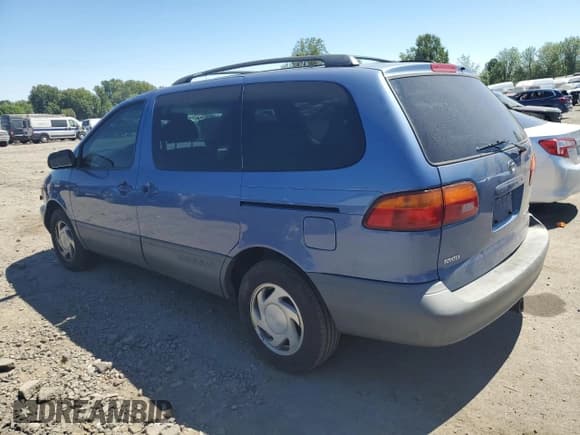 ✅ 2000 Toyota Sienna LE • VIN: 4T3ZF13C8YU296717 • Lot: 62715203. Listed on Copart with 165,869 mi. Free auction sales archive from the USA and detailed vehicle history report at DreamBid. Image 2.
