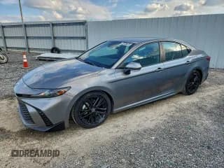 ✅ 2025 Toyota Camry SE • VIN: 4T1DAACK8SU590912 • Lot: 94567355. Listed on Copart with 17,121 mi. Free auction sales archive from the USA and detailed vehicle history report at DreamBid. Image 1.