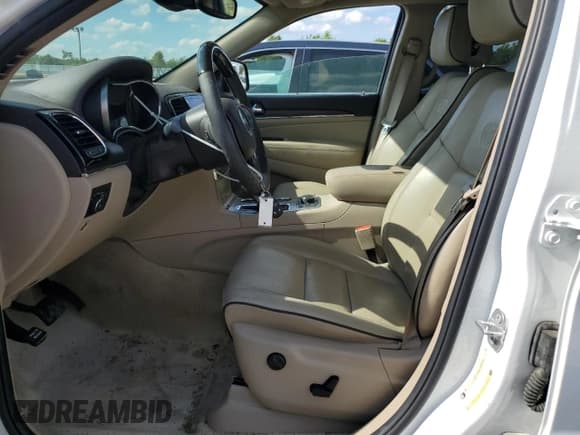 ✅ 2019 Jeep Grand Cherokee Overland • VIN: 1C4RJFCG5KC590780 • Lot: 64016825. Listed on Copart with 26,694 mi. Free auction sales archive from the USA and detailed vehicle history report at DreamBid. Image 7.