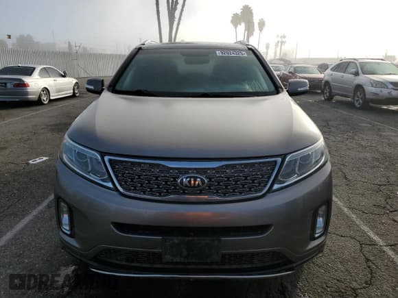 ✅ 2015 Kia Sorento SX • VIN: 5XYKW4A72FG659307 • Лот: 92024325. Опубликован ранее на Copart с пробегом 150 923 миль. Бесплатный доступ к архиву аукционных продаж из США и подробный отчёт об истории автомобиля на DreamBid. Изображение 5.