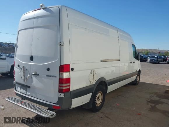 ✅ 2011 Mercedes-Benz Sprinter Cargo • VIN: WD3PE8CB8B5595014 • Lot: 42798842. Listed on IAAI with 340,576 mi. Free auction sales archive from the USA and detailed vehicle history report at DreamBid. Image 4.