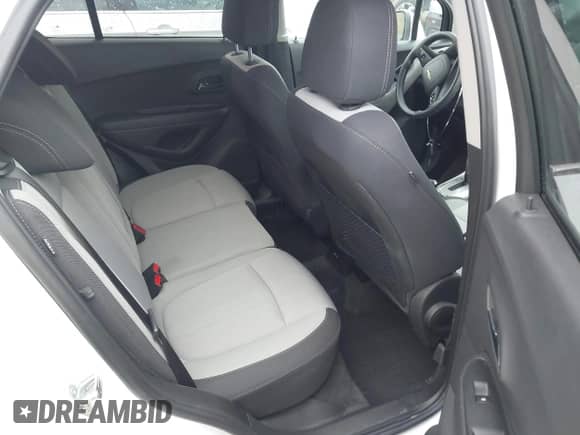 2016 Chevrolet Trax LT z VIN 3GNCJLSB2GL253948, wystawiony jako IAAI lot #43400648 z przebiegiem 96 608 mil mil oraz . Historia ofert i sprzedaży dostępna na DreamBid. Obrazek 8.