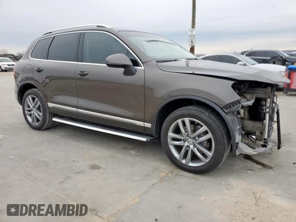 ✅ 2015 Volkswagen Touareg Sport • VIN: WVGEF9BP2FD007404 • Лот: 46058285. Опубликован ранее на Copart с пробегом 120 484 миль. Бесплатный доступ к архиву аукционных продаж из США и подробный отчёт об истории автомобиля на DreamBid. Изображение 4.