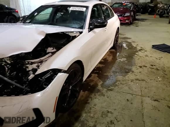 2024 BMW 3 Series M340i z VIN 3MW49FS08R8E78092, wystawiony jako Copart lot #86424804 z przebiegiem Nie podano mil oraz Szkoda całkowita • Salvage title. Historia ofert i sprzedaży dostępna na DreamBid. Obrazek 11.