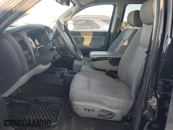 2010 Dodge Dakota SXT z VIN 1D7CW3GP0AS264489, wystawiony jako Copart lot #42120095 z przebiegiem 107 836 mil mil oraz Czysty tytuł • Clean title. Historia ofert i sprzedaży dostępna na DreamBid. Obrazek 7.