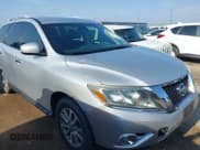 ✅ 2015 Nissan Pathfinder S • VIN: 5N1AR2MN3FC601921 • Lot: 42713467. Wystawiony na IAAI z przebiegiem 148 155 mil. Bezpłatny archiwum sprzedaży aukcyjnych z USA i szczegółowy raport historii pojazdu na DreamBid. Zdjęcie 1.