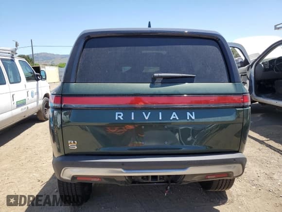 ✅ 2023 Rivian R1S Launch Edition • VIN: 7PDSGABL9PN007715 • Лот: 55975495. Опубликован ранее на Copart с пробегом 29 067 миль. Бесплатный доступ к архиву аукционных продаж из США и подробный отчёт об истории автомобиля на DreamBid. Изображение 6.