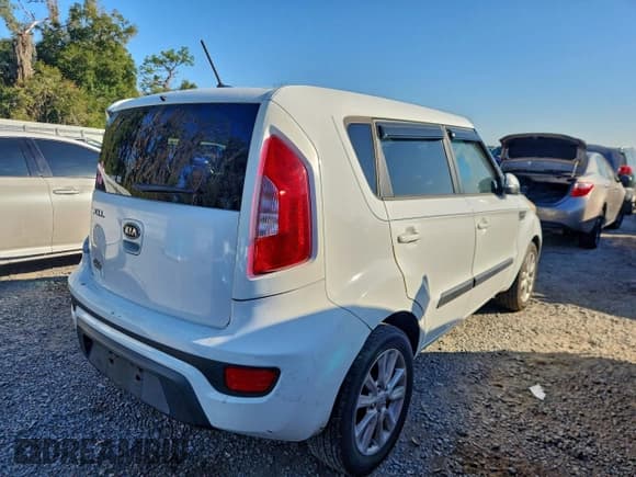 ✅ 2012 Kia Soul + • VIN: KNDJT2A66C7457451 • Lot: 93622555. Wystawiony na Copart z przebiegiem 211 982 mil. Bezpłatny archiwum sprzedaży aukcyjnych z USA i szczegółowy raport historii pojazdu na DreamBid. Zdjęcie 3.