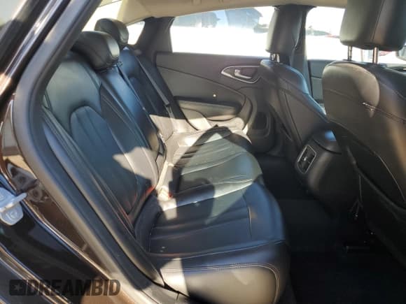 ✅ 2015 Chrysler 200 C • VIN: 1C3CCCCBXFN569733 • Lot: 89555735. Listed on Copart with 92,507 mi. Free auction sales archive from the USA and detailed vehicle history report at DreamBid. Image 10.