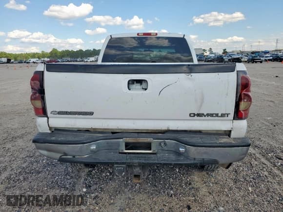 ✅ 2004 Chevrolet Silverado 2500HD LS • VIN: 1GCHK29U54E100845 • Lot: 84043725. Wystawiony na Copart z przebiegiem 226 951 mil. Bezpłatny archiwum sprzedaży aukcyjnych z USA i szczegółowy raport historii pojazdu na DreamBid. Zdjęcie 6.