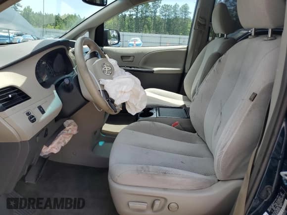 ✅ 2012 Toyota Sienna LE AAS • VIN: 5TDKK3DC4CS218114 • Lot: 56473025. Listed on Copart with 214,865 mi. Free auction sales archive from the USA and detailed vehicle history report at DreamBid. Image 7.