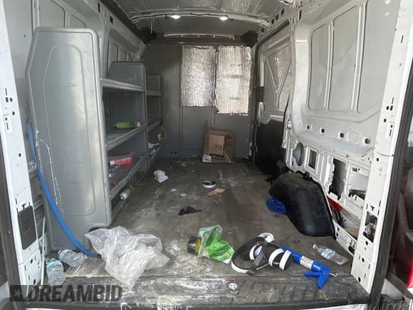 ✅ 2019 Ford Transit • VIN: 1FTYE1CM4KKA82234 • Lot: 42599783. Wystawiony na IAAI z przebiegiem 125 188 mil. Bezpłatny archiwum sprzedaży aukcyjnych z USA i szczegółowy raport historii pojazdu na DreamBid. Zdjęcie 1.