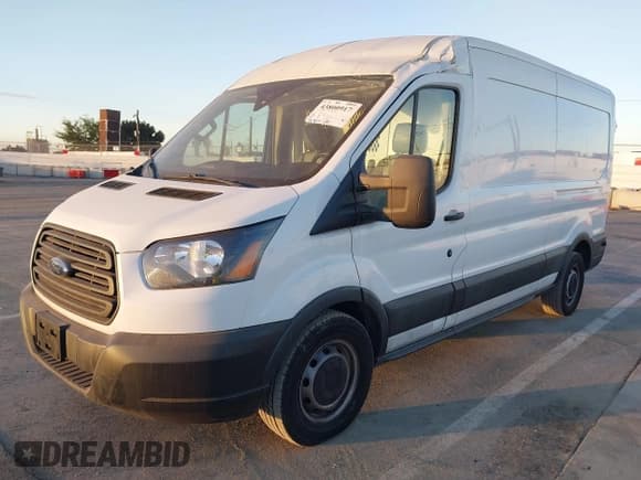 ✅ 2019 Ford Transit • VIN: 1FTBW2CM4KKB73058 • Lot: 43800917. Wystawiony na IAAI z przebiegiem 98 200 mil. Bezpłatny archiwum sprzedaży aukcyjnych z USA i szczegółowy raport historii pojazdu na DreamBid. Zdjęcie 2.