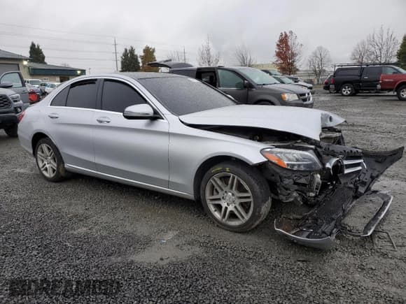✅ 2020 Mercedes-Benz C 300 • VIN: 55SWF8EB3LU327370 • Lot: 84667564. Wystawiony na Copart z przebiegiem 59 810 mil. Bezpłatny archiwum sprzedaży aukcyjnych z USA i szczegółowy raport historii pojazdu na DreamBid. Zdjęcie 4.