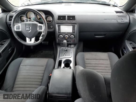 ✅ 2014 Dodge Challenger SXT • VIN: 2C3CDYAG5EH111601 • Lot: 86986824. Wystawiony na Copart z przebiegiem 83 357 mil. Bezpłatny archiwum sprzedaży aukcyjnych z USA i szczegółowy raport historii pojazdu na DreamBid. Zdjęcie 8.