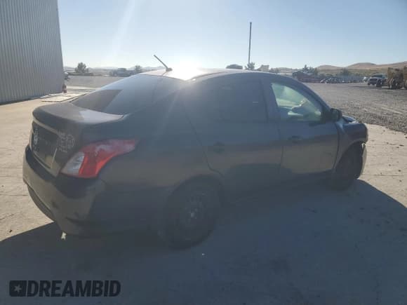 ✅ 2015 Nissan Versa S • VIN: 3N1CN7AP8FL937132 • Лот: 81343675. Опубликован ранее на Copart с пробегом 96 895 миль. Бесплатный доступ к архиву аукционных продаж из США и подробный отчёт об истории автомобиля на DreamBid. Изображение 3.