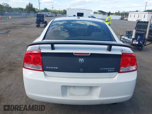 2009 Dodge Charger SXT с VIN 2B3KA33V69H619856, выставлен на аукционе IAAI как лот 43353873 с пробегом Не указан миль и . История ставок и продаж доступна на DreamBid. Изображение 16.