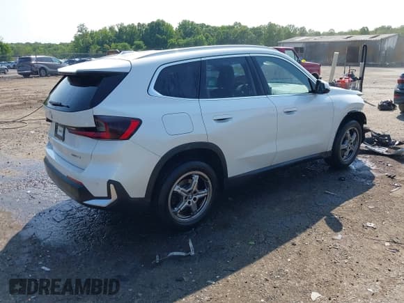 ✅ 2023 BMW X1 xDrive28i • VIN: WBX73EF00P5W02309 • Lot: 42399269. Listed on IAAI with 33,154 mi. Free auction sales archive from the USA and detailed vehicle history report at DreamBid. Image 4.