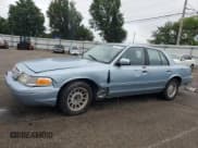 ✅ 2002 Ford Crown Victoria LX • VIN: 2FAFP74W62X107951 • Лот: 58202135. Опубликован ранее на Copart с пробегом 118 197 миль. Бесплатный доступ к архиву аукционных продаж из США и подробный отчёт об истории автомобиля на DreamBid. Изображение 1.