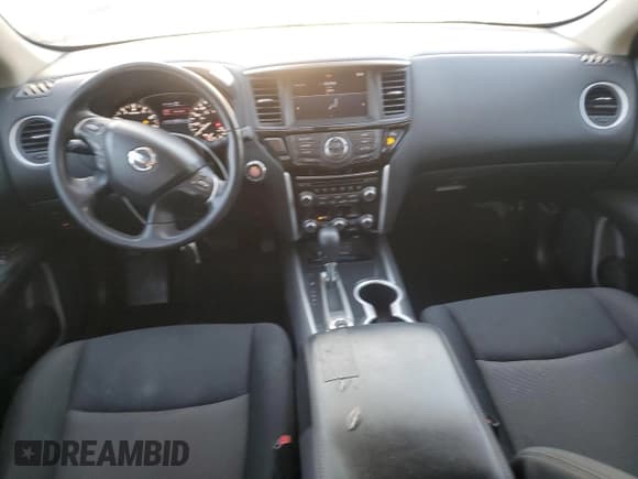 ✅ 2019 Nissan Pathfinder S • VIN: 5N1DR2MM2KC599979 • Lot: 91294545. Wystawiony na Copart z przebiegiem 230 735 mil. Bezpłatny archiwum sprzedaży aukcyjnych z USA i szczegółowy raport historii pojazdu na DreamBid. Zdjęcie 8.