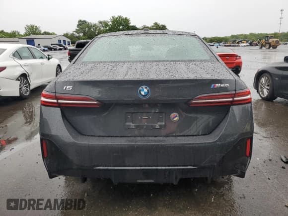 ✅ 2024 BMW i5 M60 • VIN: WBY43FK02RCR59662 • Lot: 58531135. Wystawiony na Copart z przebiegiem 11 257 mil. Bezpłatny archiwum sprzedaży aukcyjnych z USA i szczegółowy raport historii pojazdu na DreamBid. Zdjęcie 6.