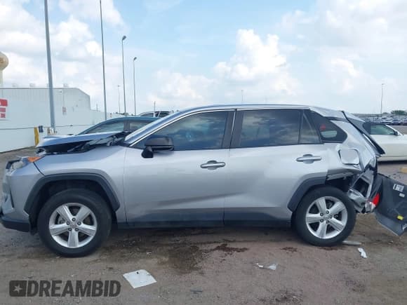✅ 2022 Toyota RAV4 LE • VIN: 2T3H1RFV2NC187740 • Lot: 43523934. Listed on IAAI with 27,272 mi. Free auction sales archive from the USA and detailed vehicle history report at DreamBid. Image 14.
