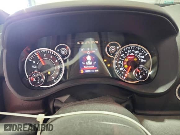 2023 Ram 1500 Tradesman z VIN 1C6RRFCG4PN615468, wystawiony jako Copart lot #89879455 z przebiegiem 12 054 mil mil oraz Czysty tytuł • Clean title. Historia ofert i sprzedaży dostępna na DreamBid. Obrazek 9.