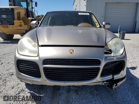 ✅ 2004 Porsche Cayenne Turbo • VIN: WP1AC29P14LA90088 • Lot: 67397604. Wystawiony na Copart z przebiegiem 193 324 mil. Bezpłatny archiwum sprzedaży aukcyjnych z USA i szczegółowy raport historii pojazdu na DreamBid. Zdjęcie 5.