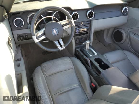 ✅ 2006 Ford Mustang Standard • VIN: 1ZVFT84N965166354 • Lot: 92284575. Wystawiony na Copart z przebiegiem 186 021 mil. Bezpłatny archiwum sprzedaży aukcyjnych z USA i szczegółowy raport historii pojazdu na DreamBid. Zdjęcie 8.