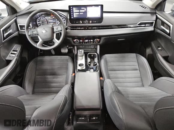 ✅ 2025 Mitsubishi Outlander SE • VIN: JA4J4VA87SZ046993 • Лот: 91880835. Опубликован ранее на Copart с пробегом 1 506 миль. Бесплатный доступ к архиву аукционных продаж из США и подробный отчёт об истории автомобиля на DreamBid. Изображение 8.