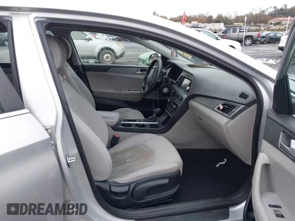 2016 Hyundai Sonata SE с VIN 5NPE24AF0GH333208, выставлен на аукционе IAAI как лот 43557903 с пробегом 129 181 миль миль и . История ставок и продаж доступна на DreamBid. Изображение 5.